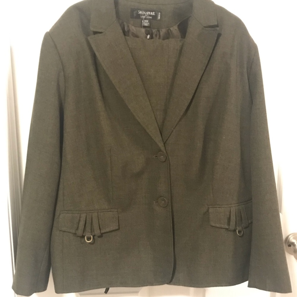 Signature by Larry Levine Olive Green Two-Button Blazer